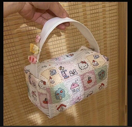 Hello kitty makyaj çantası