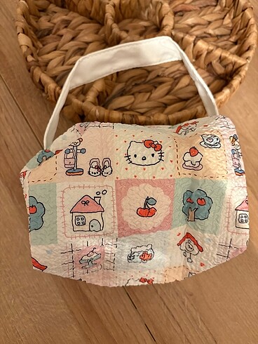 Beden Hello kitty makyaj çantası