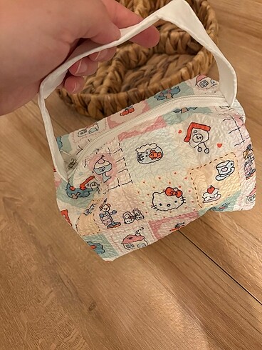 Beden ten rengi Renk Hello kitty makyaj çantası