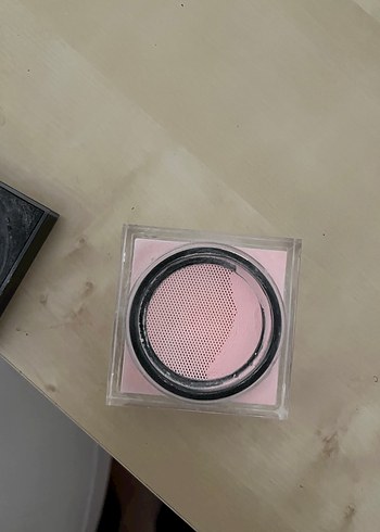 Huda Beauty cherry blossom powder - Görsel 4