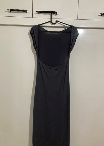 Gri sırt dekolteli elbise - Görsel 2