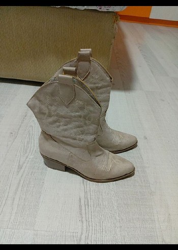 Bej Süet Dolgu Topuklu Kadın Bot