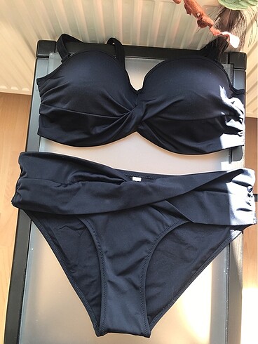 Üst 90C alt 44 beden bikini takımı tiwist model