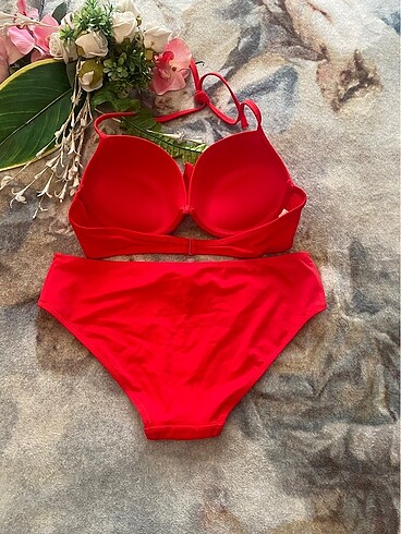 l Beden kırmızı Renk Bikini takım
