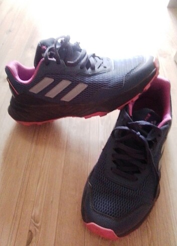 38,5 Beden Adidas bayan ayakkabı 