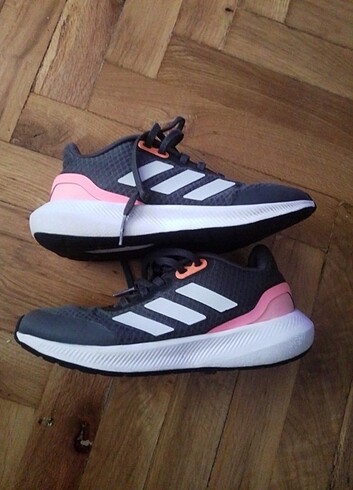 Adidas çocuk spor ayakkabı