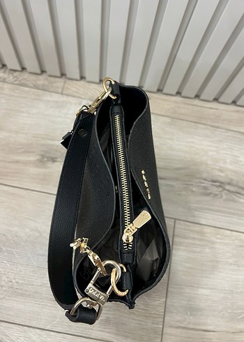 Vakko Charmli Zincir Detaylı Siyah Deri Çanta - Görsel 6