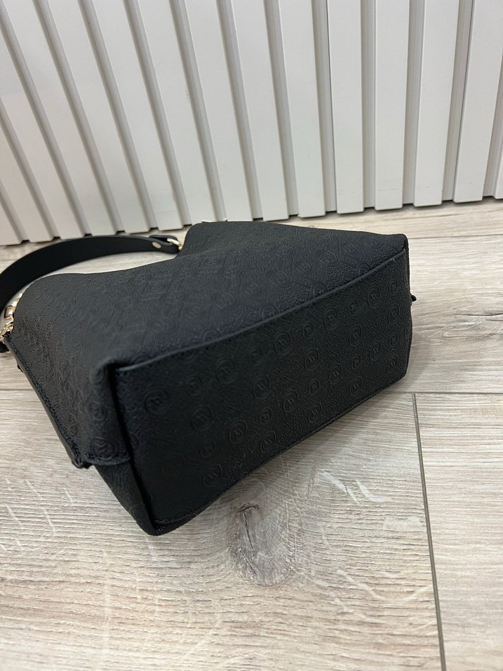 Vakko Charmli Zincir Detaylı Siyah Deri Çanta - Görsel 3