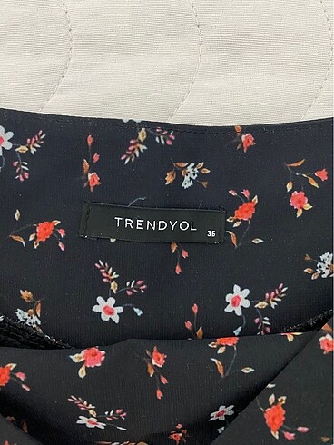 Trendyol & Milla Çiçekli mini etek