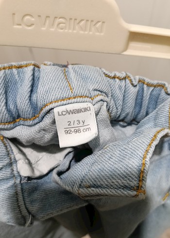 Kemer Detaylı Geniş Kesim Kız Kot Pantolon - Görsel 3