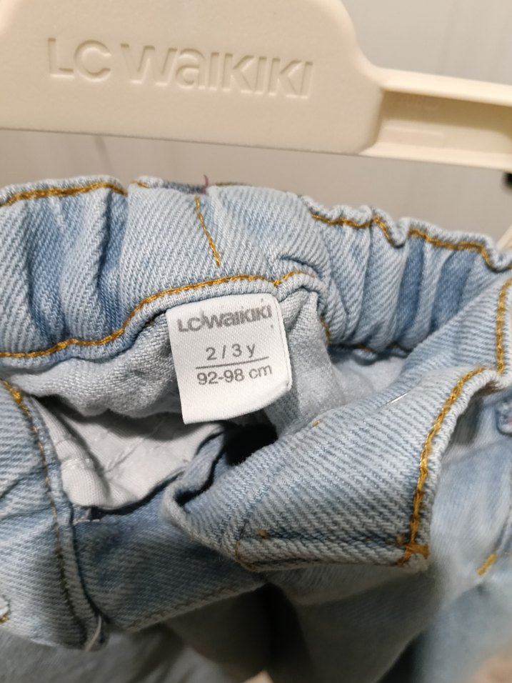 Kemer Detaylı Geniş Kesim Kız Kot Pantolon - Görsel 3