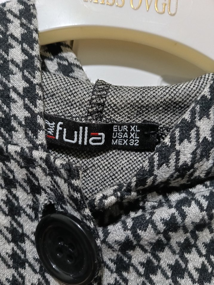 Düğmeli Gri Ekose Kadın Panço - Görsel 3