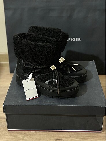 Tommy hilfiger bot