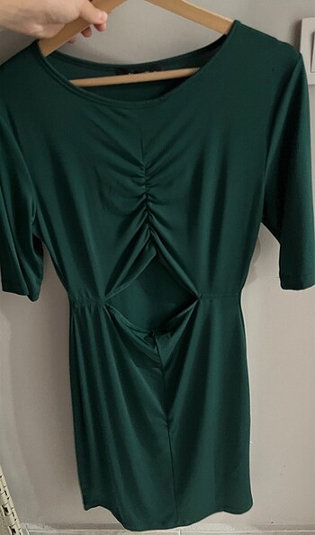 Trendyol & Milla Göbek detaylı zümrüt yeşili elbise
