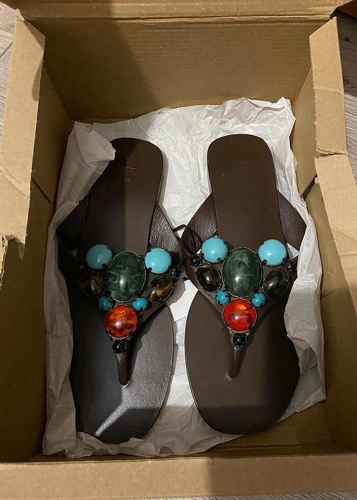 Zara Boncuklu Deri Sandalet - Görsel 2