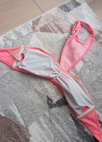 Pullu Pembe İp Askılı Bikini Üstü - Görsel 5