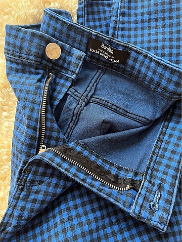 Bershka Ekose desenli jean