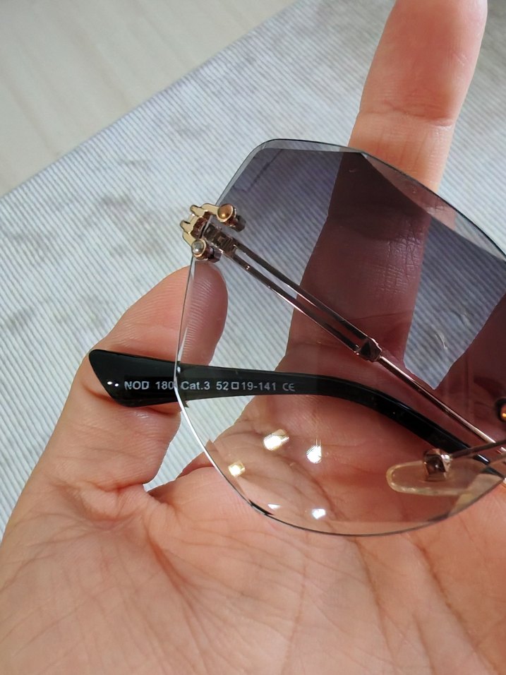 Gri Transparan Kadın Gözlüğü - Görsel 3