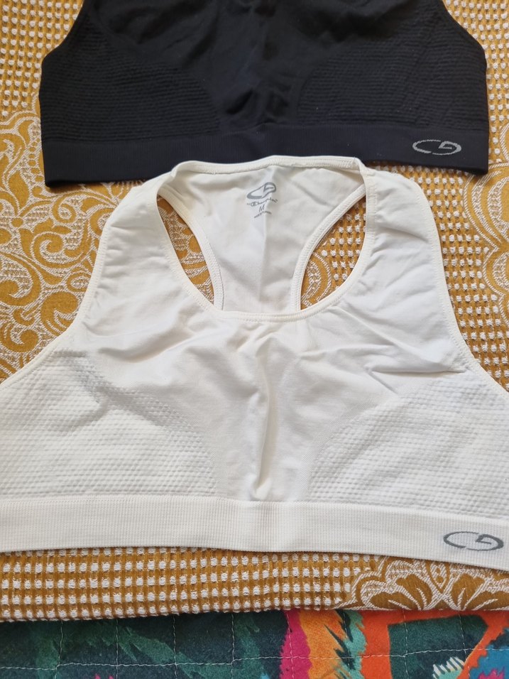 Beyaz ve Siyah Sporcu Sütyeni Seti - Görsel 3