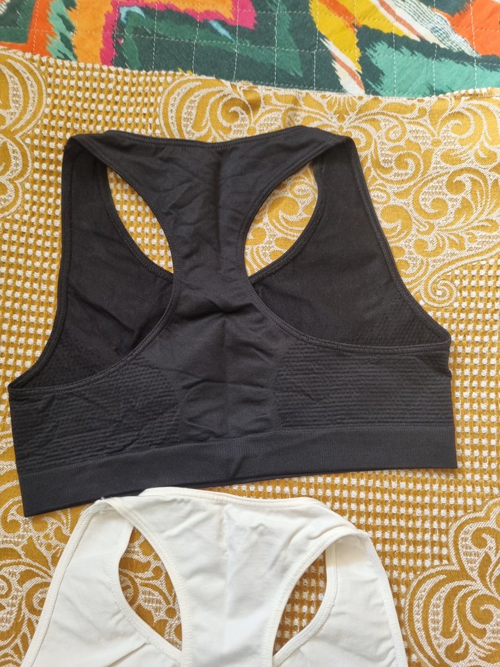 Beyaz ve Siyah Sporcu Sütyeni Seti - Görsel 4