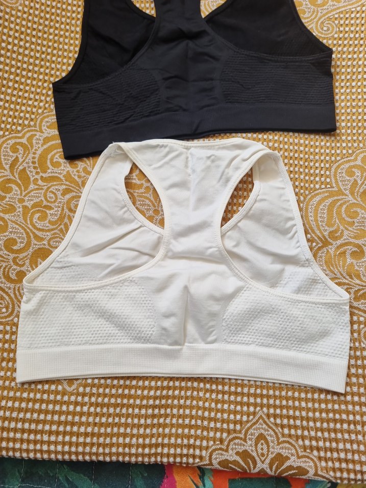 Beyaz ve Siyah Sporcu Sütyeni Seti - Görsel 5
