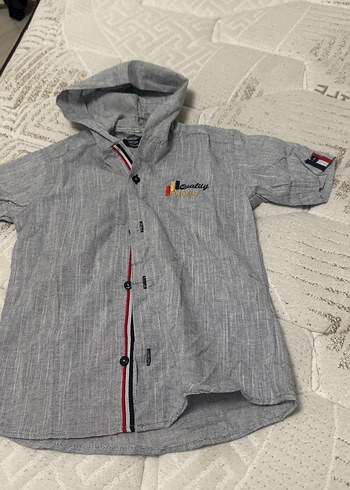 LC Waikiki Kapüşonlu Gri Erkek Çocuk Kısa Kollu Gömlek
