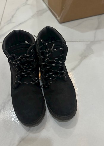 Siyah Kemerli Erkek Bot - Görsel 2