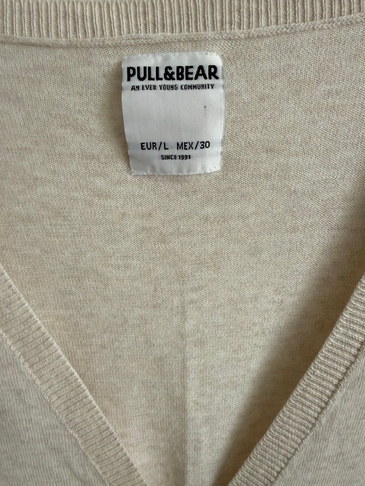 Bej Düğmeli V Yaka Kadın Hırka - Görsel 3