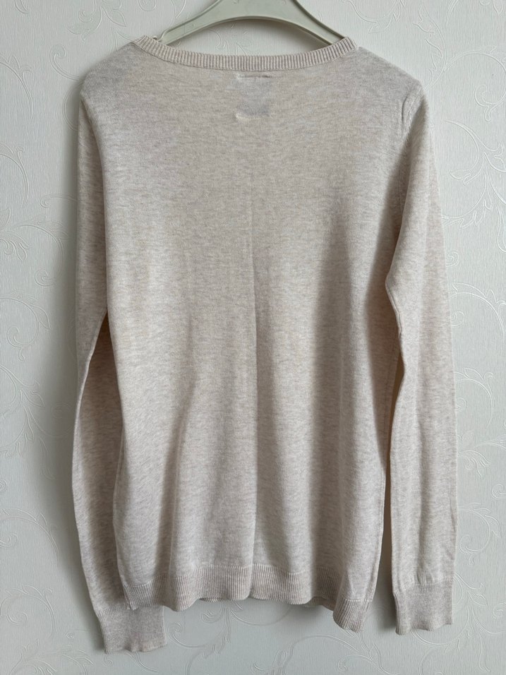 Bej Düğmeli V Yaka Kadın Hırka - Görsel 2