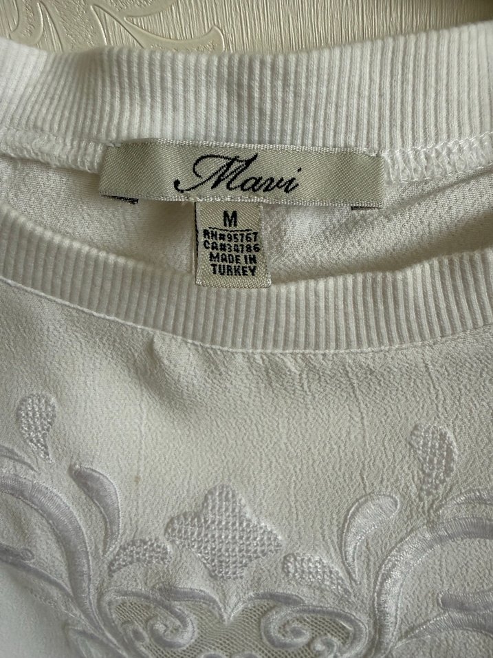 Mavi Beyaz Nakışlı Krep Bluz - Görsel 4