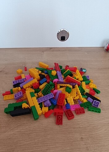 Ufak LEGO parçaları