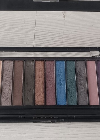Beden Renk Revolutıon makeup far paleti