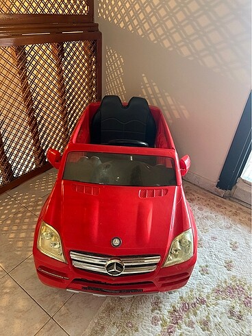 Kırmızı Mercedes Akülü Araba