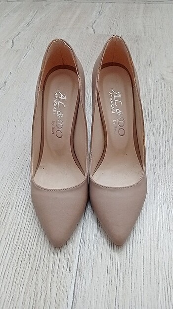 Krem stiletto ayakkabı