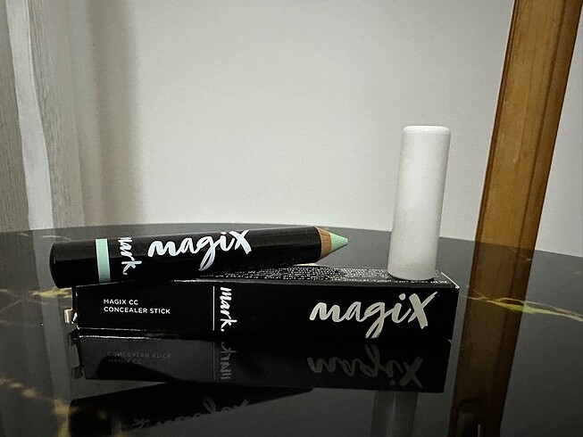 Avon Avon Mark CC stik Kapatıcı
