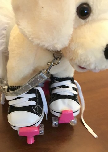 Beyaz Peluş Oyuncak Köpek ve Patenler - Görsel 5