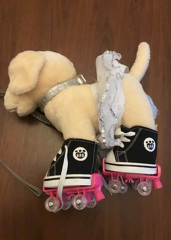 Beyaz Peluş Oyuncak Köpek ve Patenler - Görsel 2