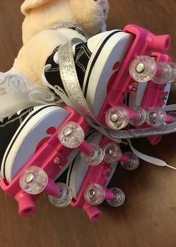 Beyaz Peluş Oyuncak Köpek ve Patenler - Görsel 4