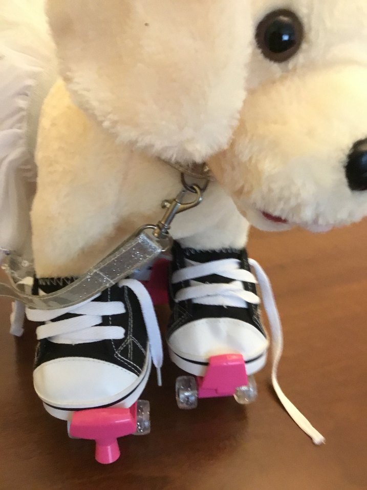 Beyaz Peluş Oyuncak Köpek ve Patenler - Görsel 5