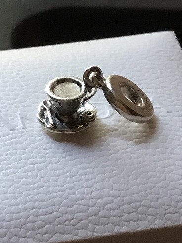 Pandora çay fincanı charm