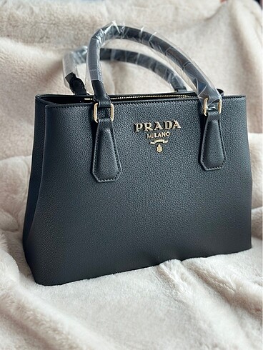 Prada Prada canta