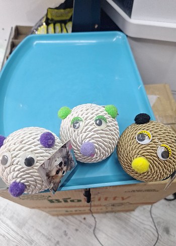 Renkli Kedi Oyuncagi tane fiyatidir