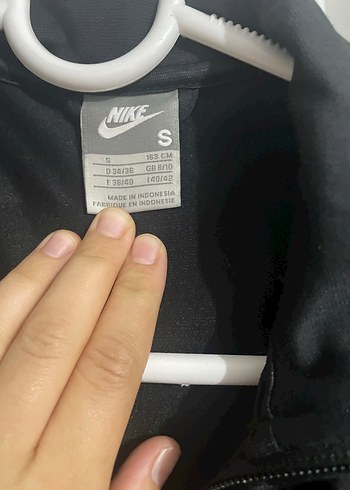 s Beden siyah Renk Nike Siyah Yüksek Yakalı Fermuarlı Kadın Ceket