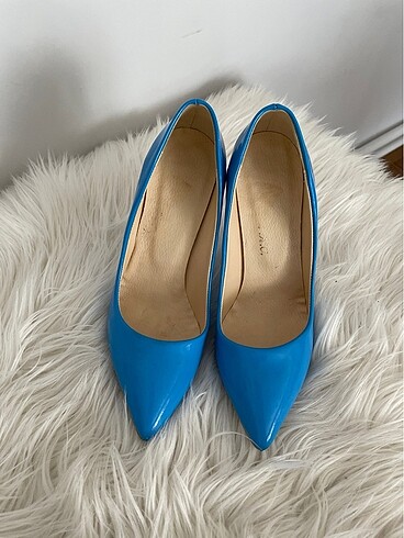 Mavi stiletto ayakkabı