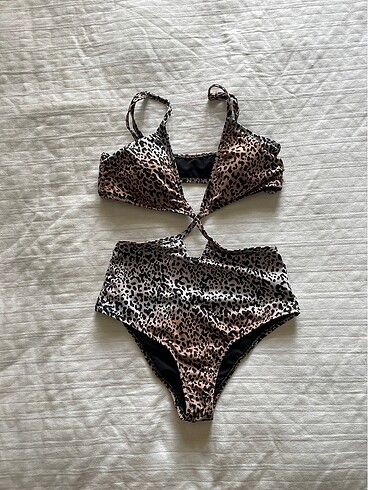 Leopar mayo ve siyah bikini