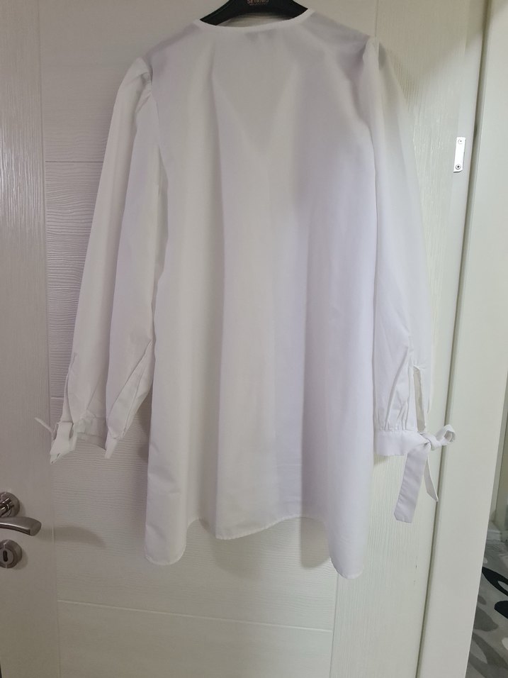 Düğmeli Beyaz Uzun Kollu Gömlek - Görsel 3