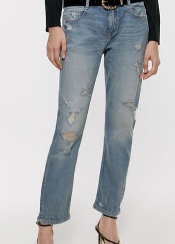 ZARA RELAXED RIPS JEAN