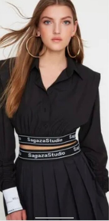 s Beden Sagaza Studio Siyah Crop Detayli Poplin Gömlek