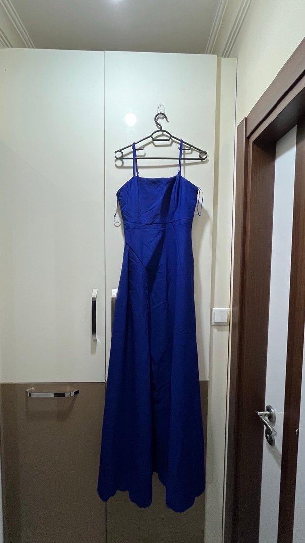 Uzun Mavi Drapeli Askılı Abiye Elbise - Görsel 4