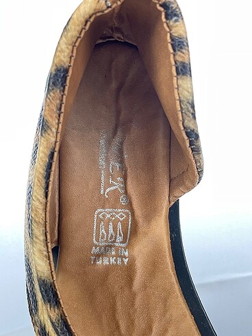 38 Beden çeşitli Renk PreLoved Sandalet %70 İndirimli.